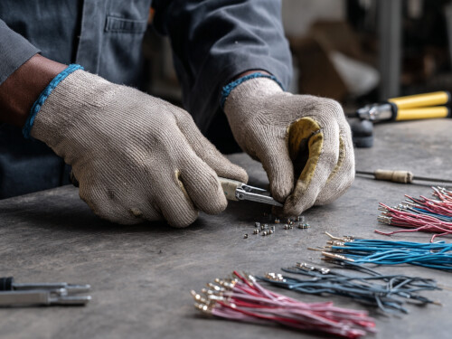 Jak zaciskać konektory? Wybór narzędzi i najczęstsze błędy