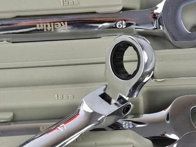 Klucze p-o z łamane grzechotką 8-19mm 12el.